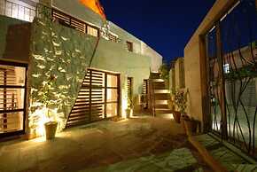 King Apart by Travellers