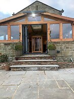 Meagill Farmhouse, hot Tub, bbq hut