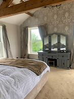 Meagill Farmhouse, hot Tub, bbq hut