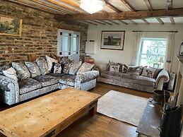 Meagill Farmhouse, hot Tub, bbq hut