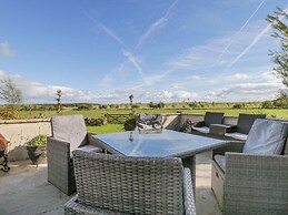 Meagill Farmhouse, hot Tub, bbq hut