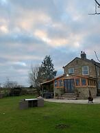 Meagill Farmhouse, hot Tub, bbq hut