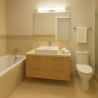 2 Bed Apartment - Sleeps 8 - Pool, Patio, Views