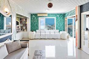 2 Bed Apartment - Sleeps 8 - Pool, Patio, Views