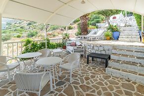 2 Bed Apartment - Sleeps 8 - Pool, Patio, Views