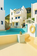 2 Bed Apartment - Sleeps 8 - Pool, Patio, Views