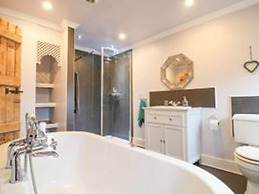 Derby Dream House - Cozy Retreat for Your Getaway