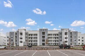 Modern and Spacious 2BD Condo, With Pound View, Close to Disney #3171s