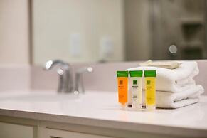 Modern and Spacious 2BD Condo, With Pound View, Close to Disney #3171s