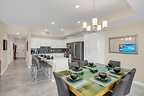 Modern and Spacious 2BD Condo, With Pound View, Close to Disney #3171s