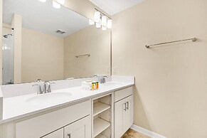 Modern and Spacious 2BD Condo, With Pound View, Close to Disney #3171s