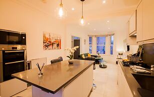 Surbiton Luxury Garden House 19