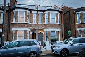 Surbiton Luxury Garden House 19