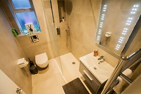 Surbiton Luxury Garden House 19