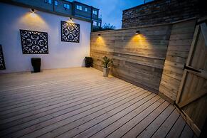 Surbiton Luxury Garden House 19