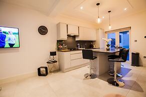Surbiton Luxury Garden House 19