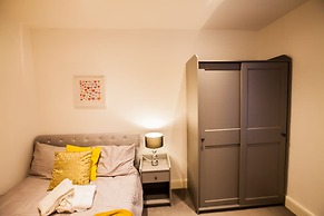 Surbiton Luxury Garden House 19