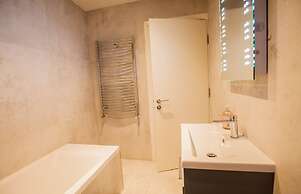 Surbiton Luxury Garden House 19