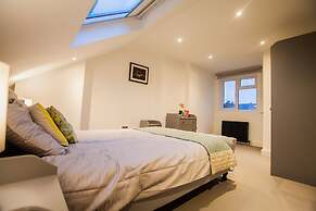 Surbiton Luxury Garden House 19