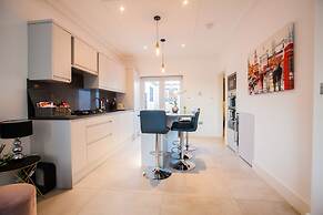Surbiton Luxury Garden House 19