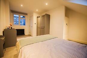 Surbiton Luxury Garden House 19