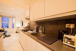 Surbiton Luxury Garden House 19