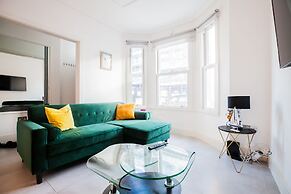 Surbiton Luxury Garden House 19