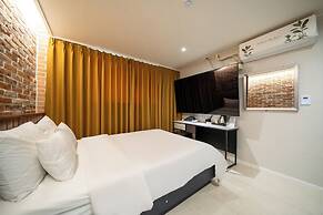 M&Lucky Hotel
