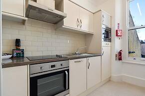 Top Sail - Beautiful Apartment Minutes Walk to Beach and Town Centre