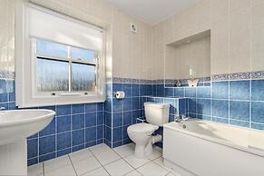 Top Sail - Beautiful Apartment Minutes Walk to Beach and Town Centre