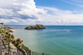 Top Sail - Beautiful Apartment Minutes Walk to Beach and Town Centre