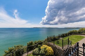 Top Sail - Beautiful Apartment Minutes Walk to Beach and Town Centre