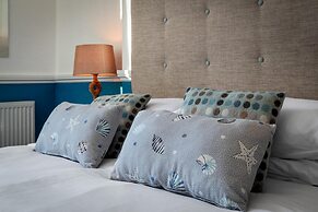 Top Sail - Beautiful Apartment Minutes Walk to Beach and Town Centre