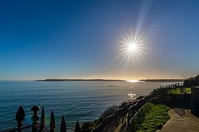 Top Sail - Beautiful Apartment Minutes Walk to Beach and Town Centre