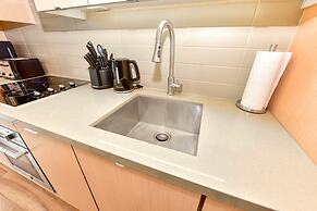 The Bay Suites MTCC CN TOWER