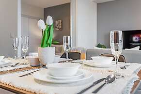 The Bay Suites MTCC CN TOWER