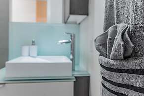 The Bay Suites MTCC CN TOWER