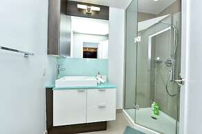 The Bay Suites MTCC CN TOWER