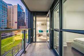 The Bay Suites MTCC CN TOWER
