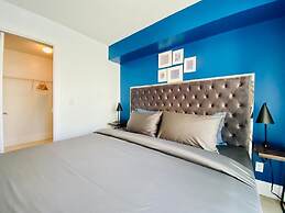 The Bay Suites MTCC CN TOWER