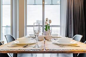 The Bay Suites MTCC CN TOWER