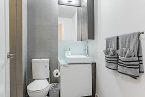 The Bay Suites MTCC CN TOWER