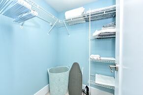 The Bay Suites MTCC CN TOWER