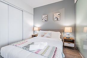 The Bay Suites MTCC CN TOWER