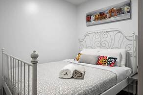 The Bay Suites MTCC CN TOWER