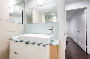 The Bay Suites MTCC CN TOWER