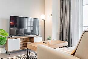 The Bay Suites MTCC CN TOWER