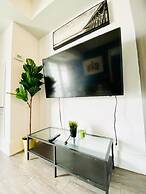 The Bay Suites MTCC CN TOWER