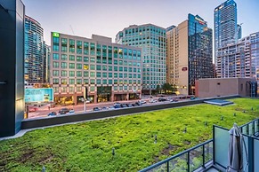 The Bay Suites MTCC CN TOWER