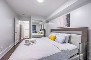 The Bay Suites MTCC CN TOWER